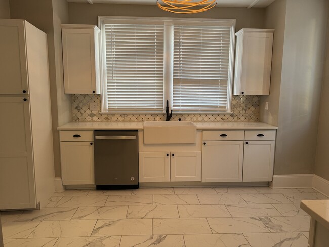 Foto del edificio - 2BR/1BA Home in Carolina Place!  $1,825/mo...