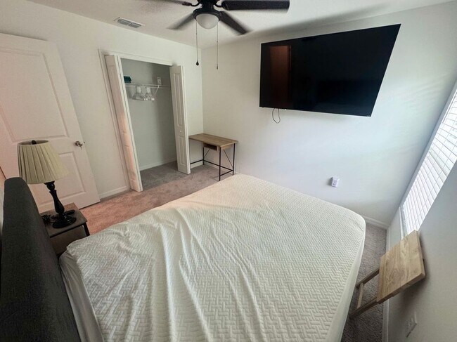 Foto del edificio - 1256 Birchcrest Blvd
