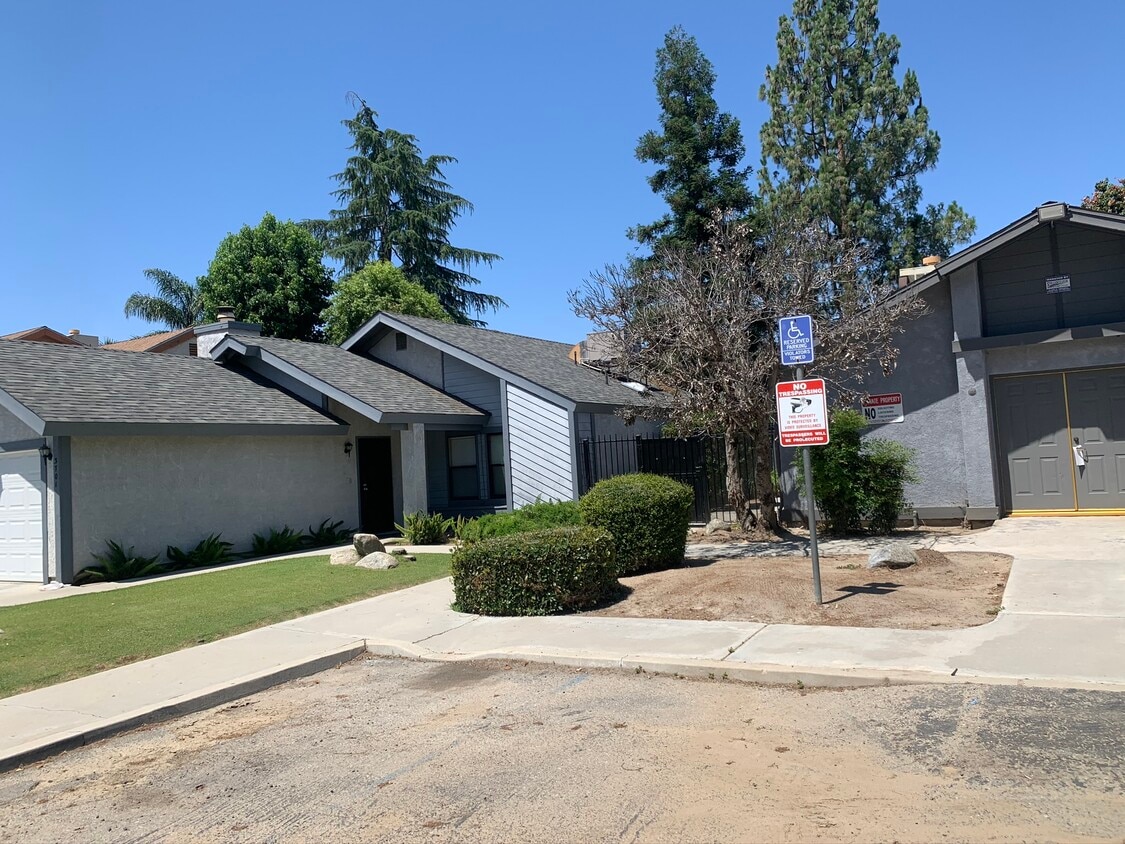Primary Photo - 4701 Beechwood St