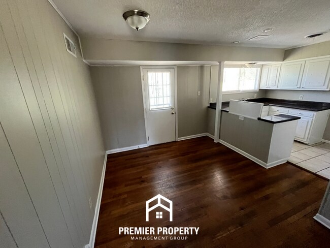 Building Photo - Spacious 3BR Home in 38118 | Hardwood Floors, Formal Dining & Large Fenced Yard