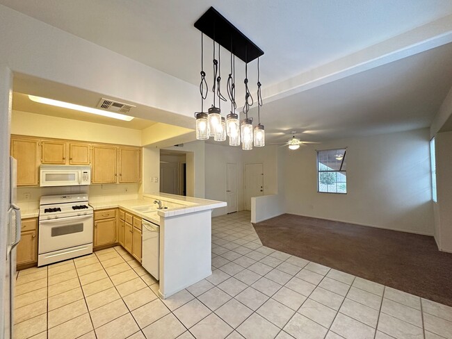 Building Photo - PACIFIC HOMES AT THE TRAILS