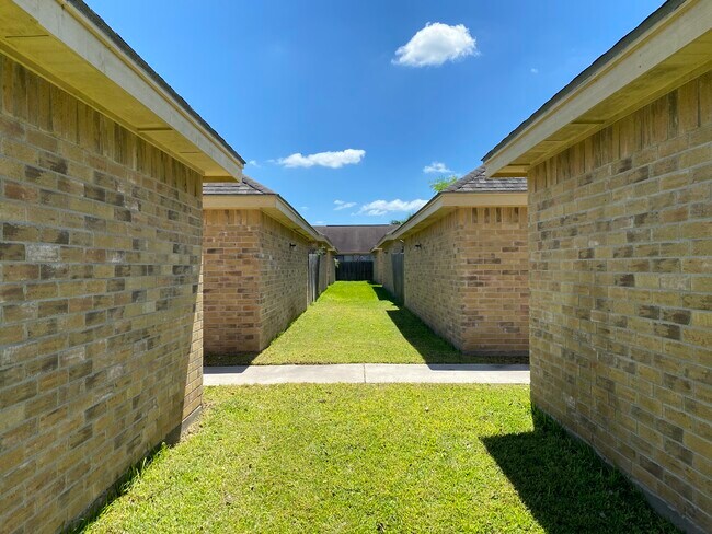 Unidades individuales. - 1303 E Coyote St