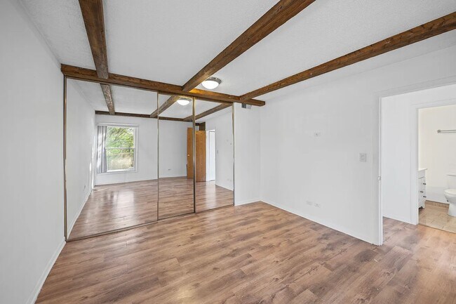 Foto del edificio - 5544 E Lake Dr
