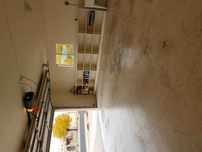 Building Photo - 2112 S Emerson Dr