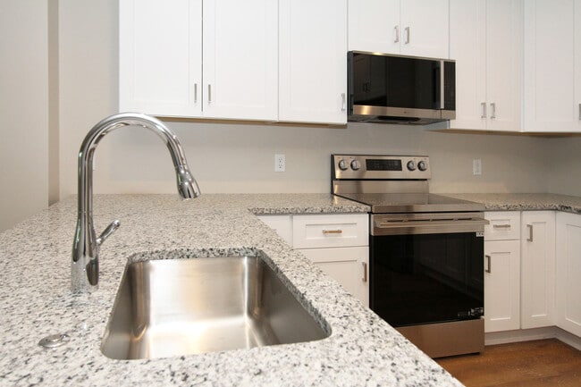 Building Photo - 5226 Bancroft Ave