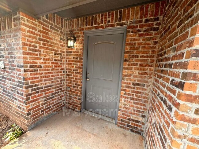Building Photo - 1840 Casitas Cir