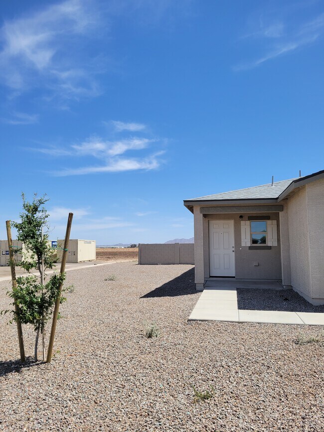 Building Photo - 289 S Seneca Dr