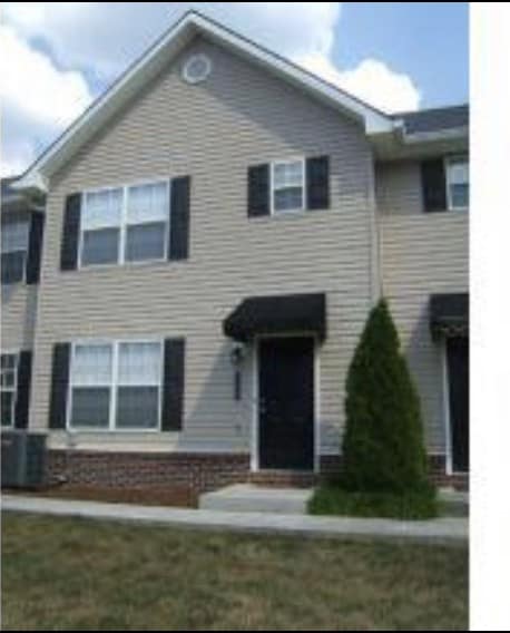 Building Photo - 2121 S Greenwood Dr