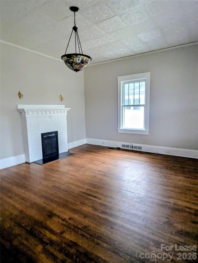 Building Photo - 936 W Front St