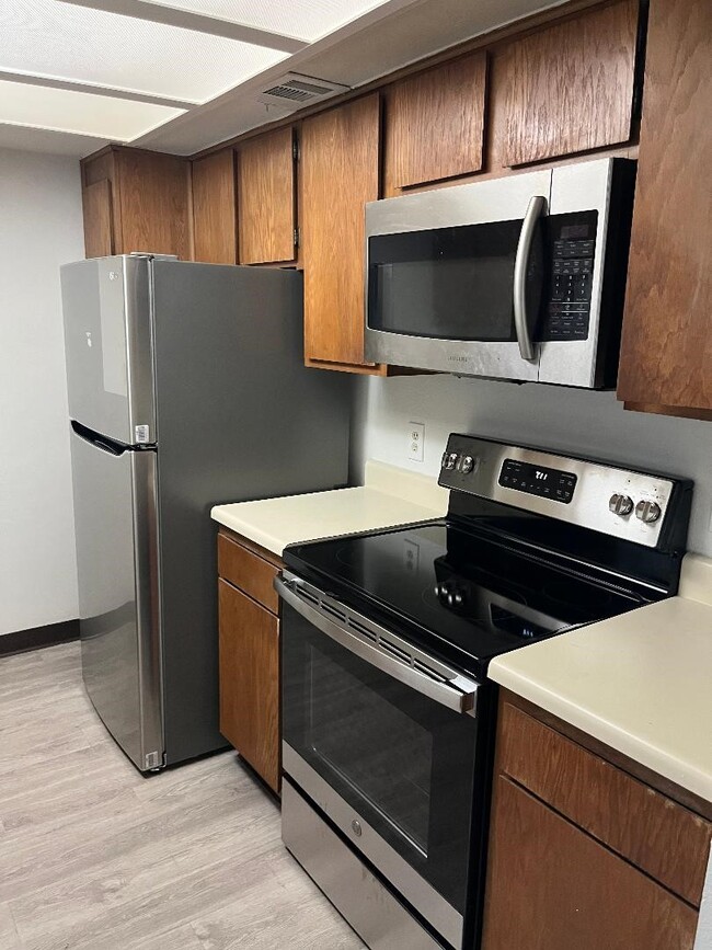 Building Photo - 2820 S Bartell Dr