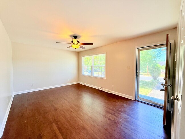 Building Photo - 4033 Fieldcrest Rd
