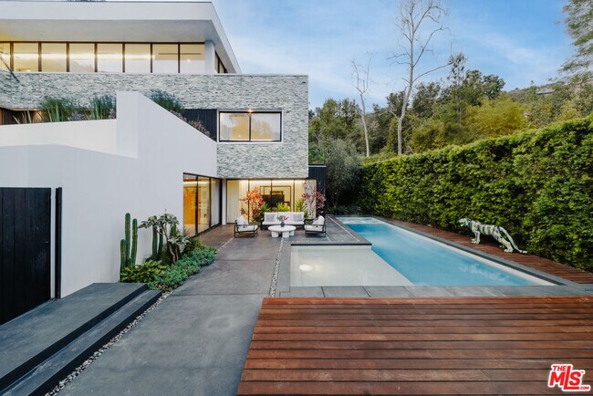 Foto del edificio - 7681 Willow Glen Rd