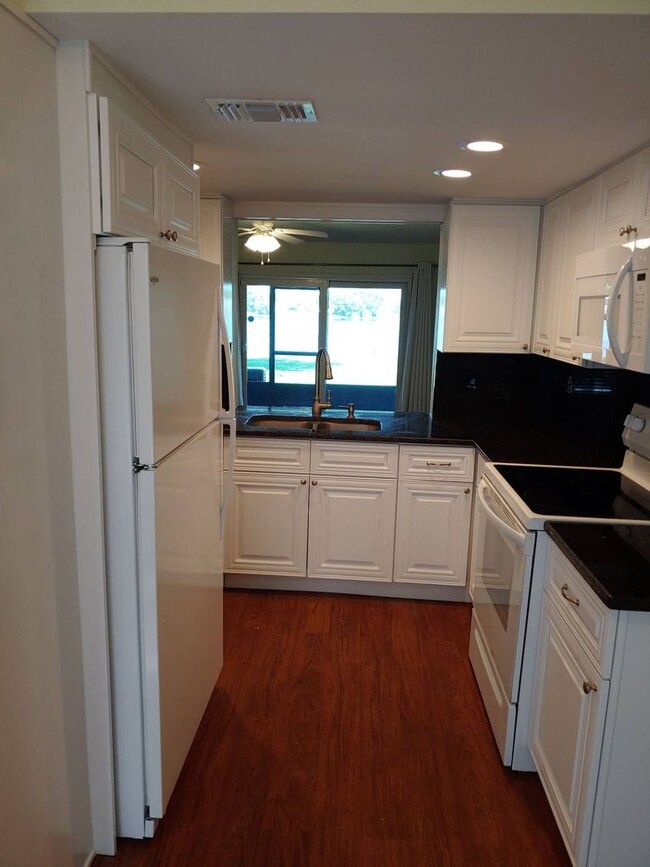 Building Photo - Come see this beautiful, upgraded 2 bedroo...
