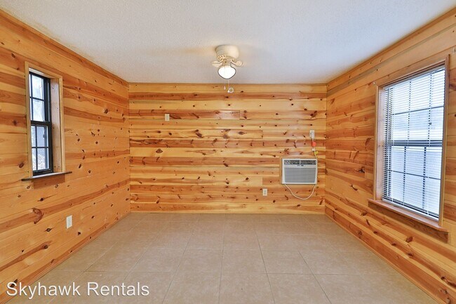 Building Photo - 1202 Templeton Rd