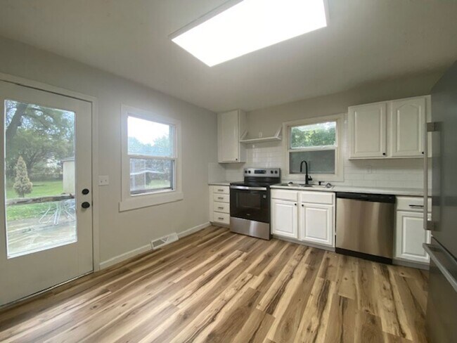 Foto del edificio - Welcome to this delightful three bedroom, ...
