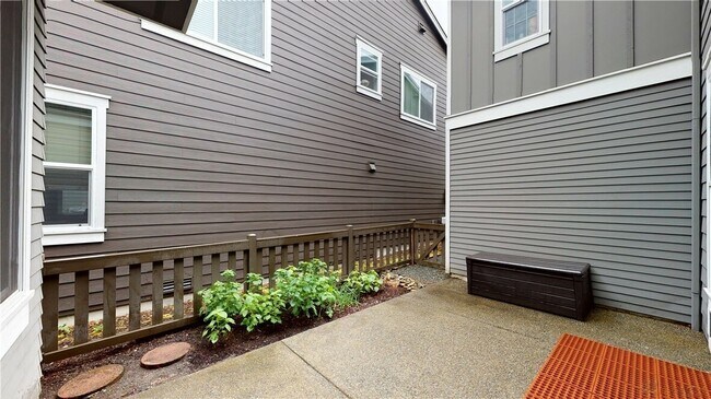 Foto del edificio - 962 Pine Crest Cir NE