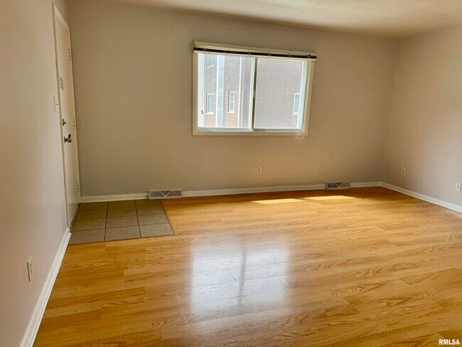Foto del edificio - 235 12th St