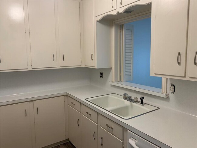 Foto del edificio - 2500 Ridgewood St