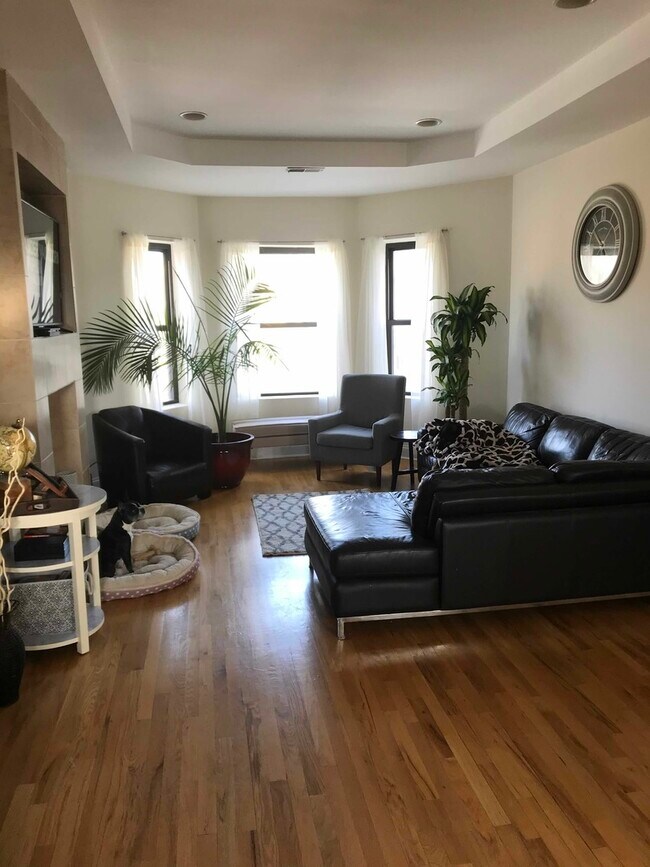 Foto del edificio - 5756 N Campbell Ave