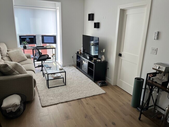 Foto del edificio - 144 Old Colony Ave