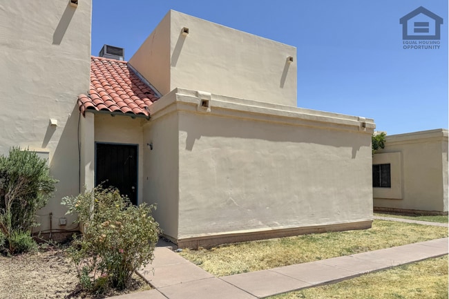Photo - 3202 W Loma Ln Unit 2 Townhome