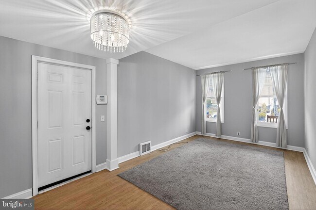 Foto del edificio - 4332 Mitchell St