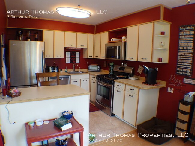 Foto del edificio - End Unit Condo with Garage