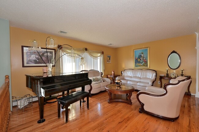 Foto del edificio - 1063 Mason Ct