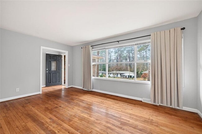 Foto del edificio - 3178 Pinehill Dr