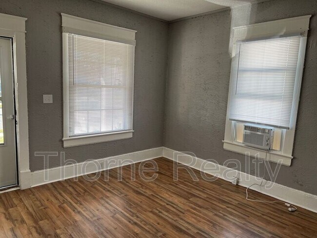 Building Photo - 304 Ambler Ave