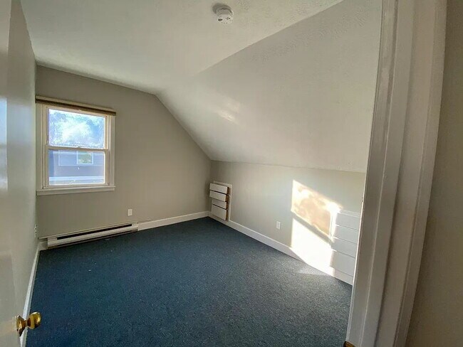 Foto del edificio - Clean and professional 2BR Near USM with Parking Available June 1