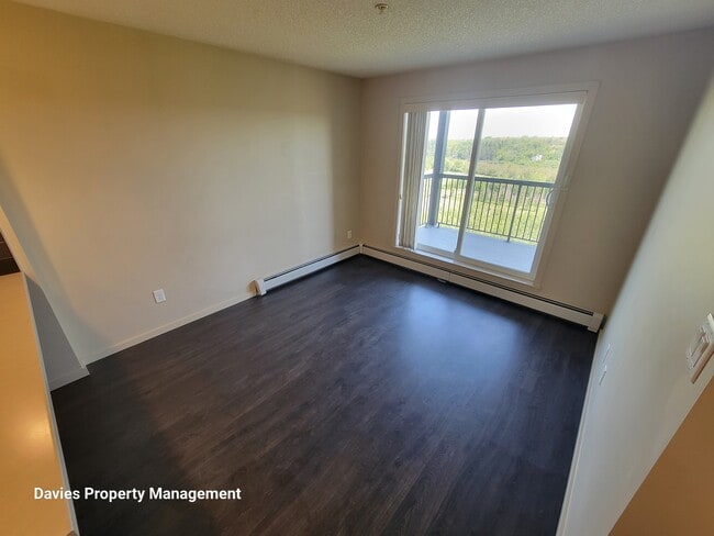 Photo du bâtiment - 1196 Hyndman Rd NW