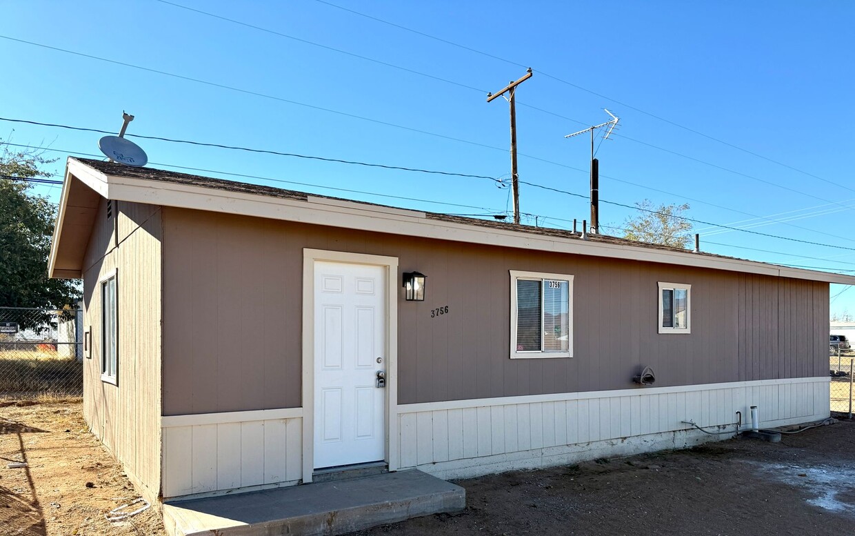 Primary Photo - Newly Updated 1 Bedroom Home with Bonus Room!