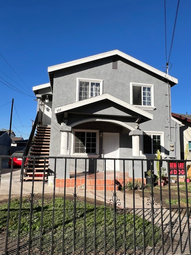 Building Photo - 111 E Cedar St