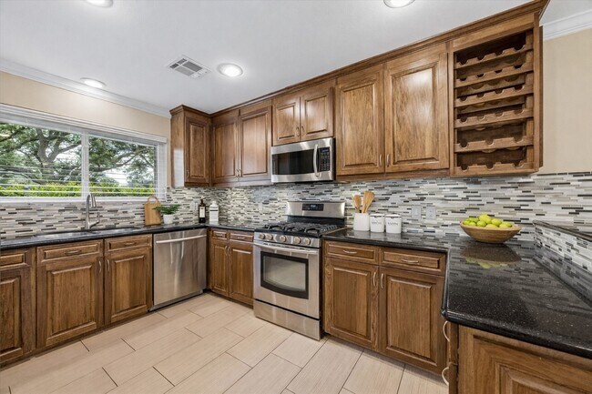 Building Photo - 1607 Willowby Dr