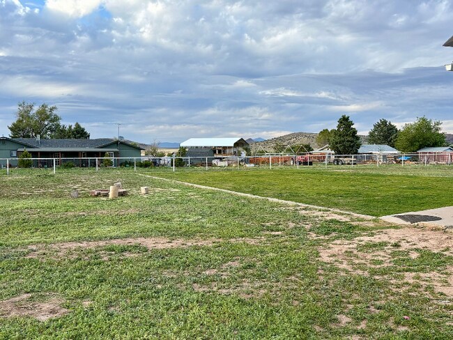 Foto del edificio - 1440 E New York Pl
