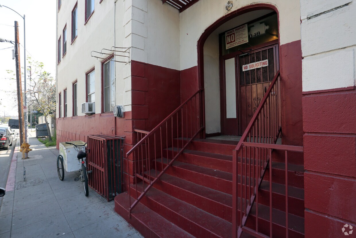 Foto del edificio - Not Ours