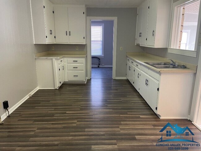 Foto del edificio - 1027 E Harris Ave
