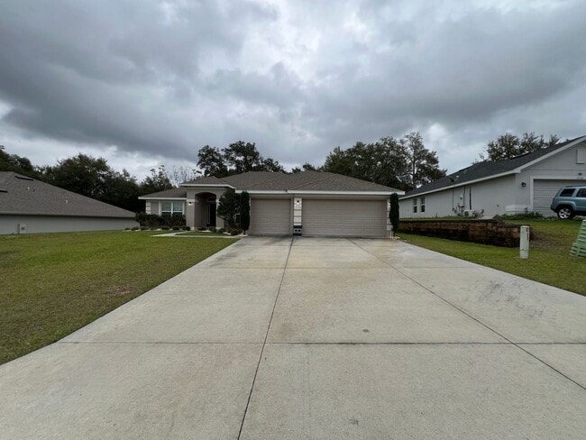 Building Photo - Exquisite Elegance: Your Dream Home Awaits...