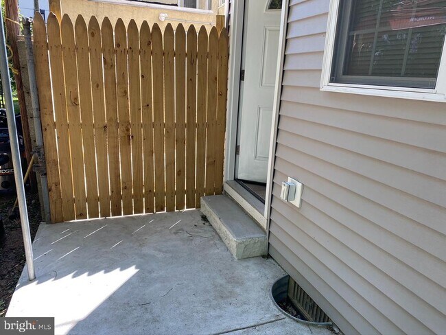 Foto del edificio - 445 E Flora St