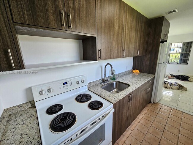 Foto del edificio - 2119 NW 64th St