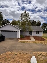 Building Photo - 811 NE Newton Creek Rd