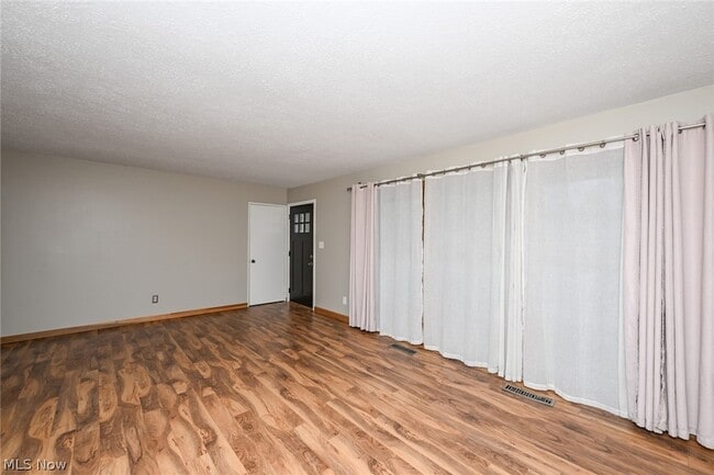 Building Photo - 287 Edgewood Dr