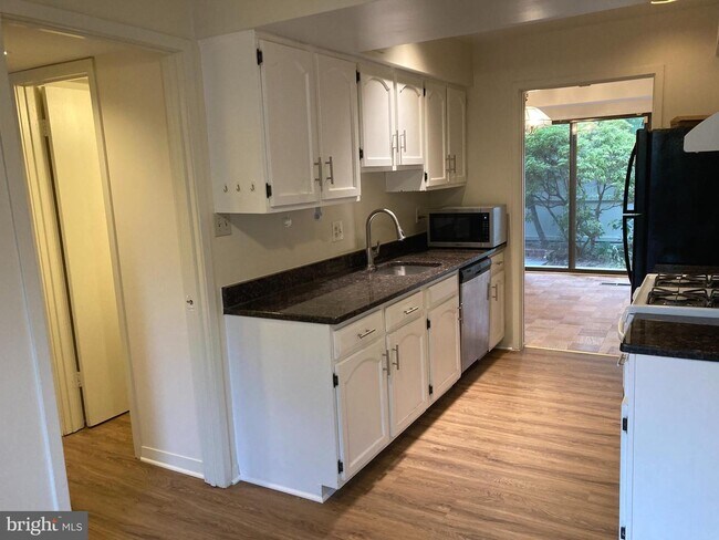 Building Photo - 5206 Pooks Hill Rd