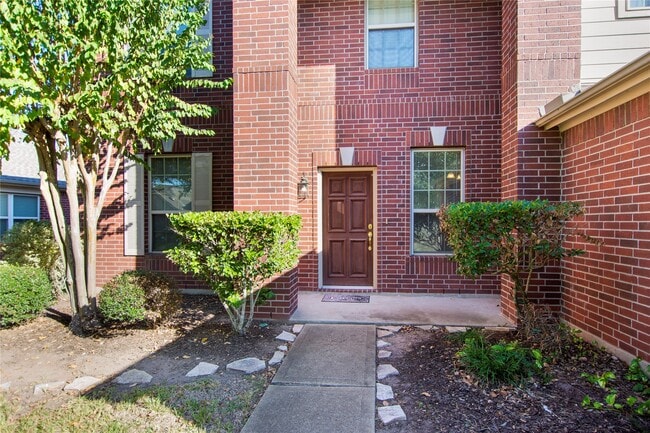 Building Photo - 5310 Meadow Canyon Dr