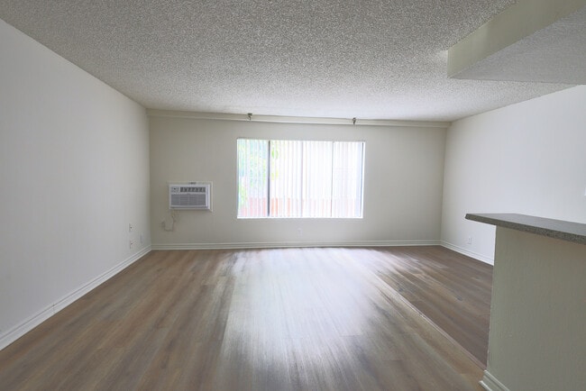 Foto del edificio - 2928 Leeward Ave