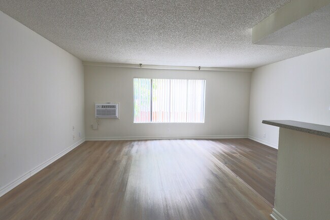 Building Photo - 2928 Leeward Ave