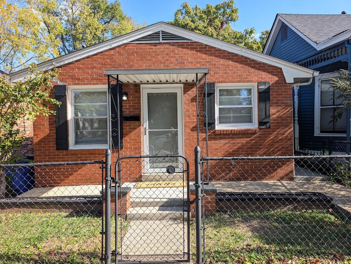 Foto principal - 121 W Fifth St