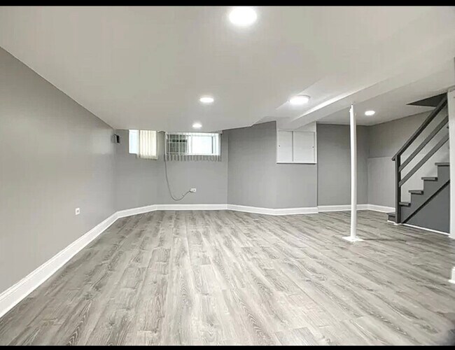 Building Photo - 2321 N Sacramento Ave