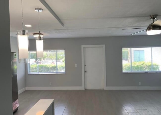 Building Photo - 2200  Springdale Boulevard 111 Palm Spring...